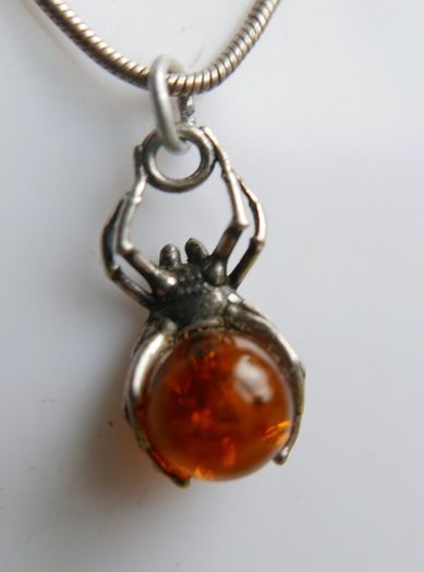 Vintage 925 Sterling Silver and Genuine Baltic Amber Spider Pendant length 16" - 4,8g
