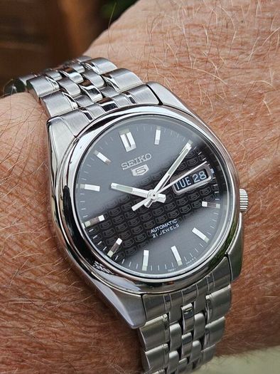Watch Seiko 5 Automatic.