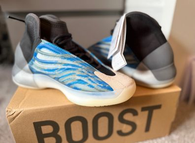 Yeezy QNTM Boost