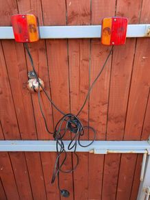 Magnetic trailer lights