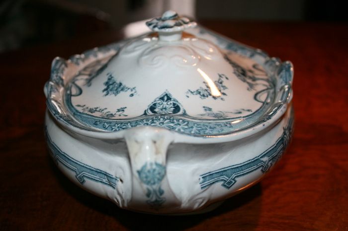 Antigue Porcelain Tureen