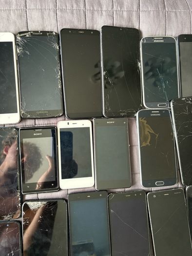 Bundle of 25 phones