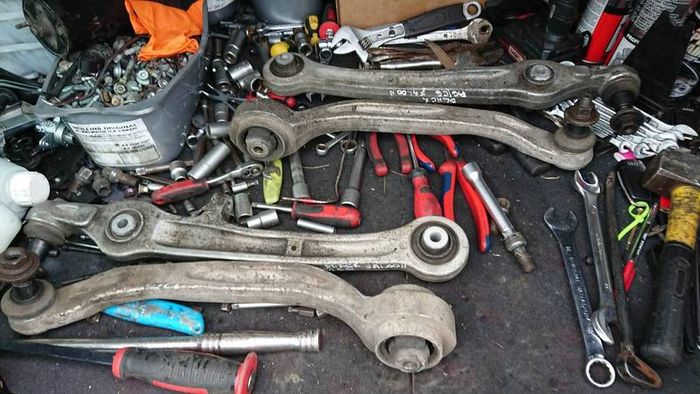 Audi a6 c6 diesel petrol Genuine AUDI lower suspension wishbone control arms.ball joints bushes.S-line 2.0tdi, 2,7 tdi, 3.0 tdi, 2.0 tfsi, 2.4, 3.0 petrol. Parts breaking