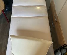 masage table