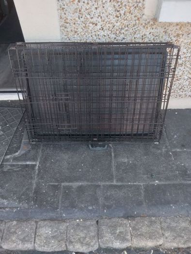 Medium dog cage