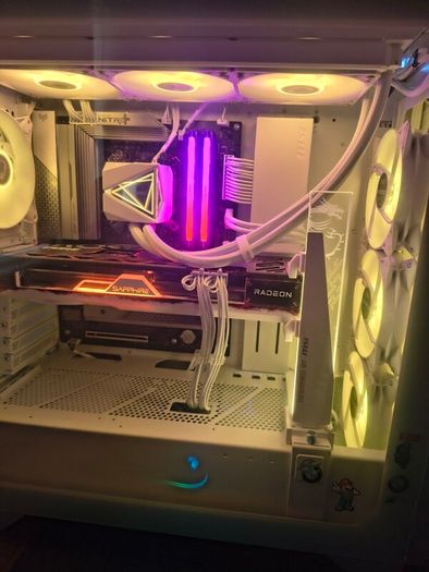 Custom White Gaming PC - Ryzen 5 9600X / RX 7700 XT / DDR5 / Gen5 SSD + Monitor