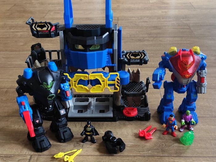IMAGINEXT Batman Robo Batcave PlaySet with Batman Robot and  Superman Robot