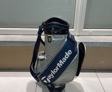 Qi10 tour bag