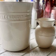 le creuset. Utensil holder and 700ml jug