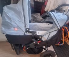 Out and About V5 Double Nipper Carrycot & Adapter