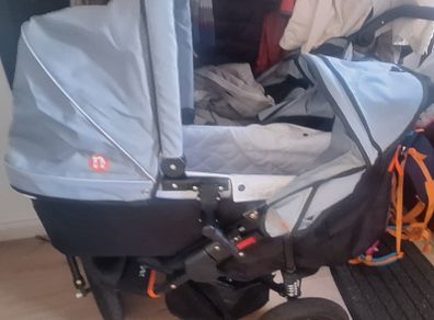 Out and About V5 Double Nipper Carrycot & Adapter