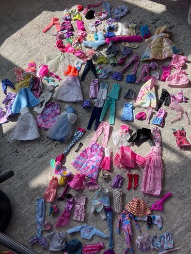 Barbie clothes, shoes, bags, jewellery and accessories
