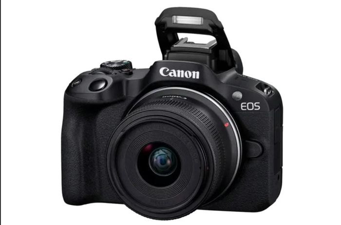 Canon EOS R50 RF S 18 45mm Lens  Excellent Condition