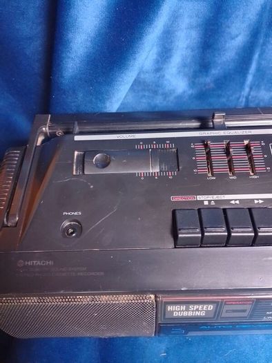 vintage Hitachi 1988 cassette radio