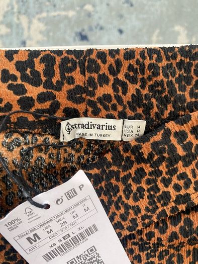 BNWT ladies trousers from Stradivarius
