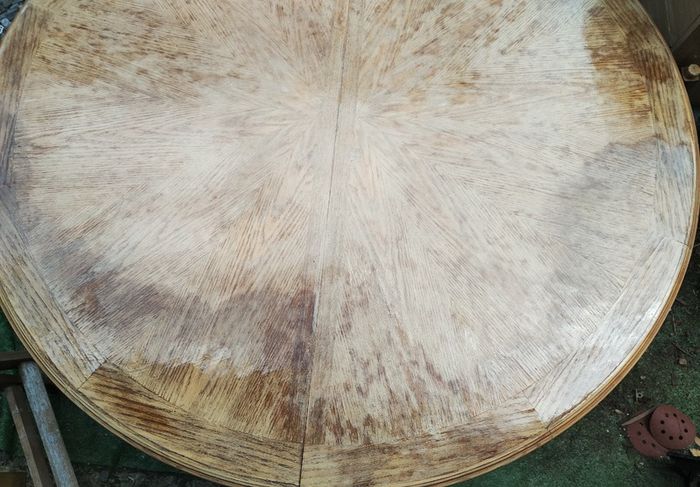 Round Table (26171)