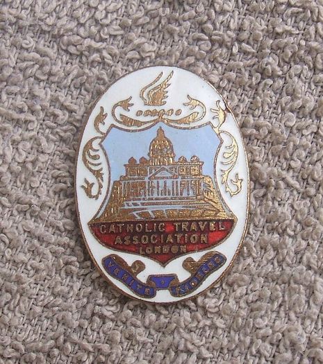 CATHOLIC TRAVEL ASSOCIATION LONDON (pilgrimage/religious) - a vintage pilgrim's souvenir/merchandise badge (1960s / 1970s)
