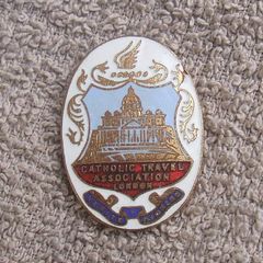 CATHOLIC TRAVEL ASSOCIATION LONDON (pilgrimage/religious) - a vintage pilgrim's souvenir/merchandise badge (1960s / 1970s)