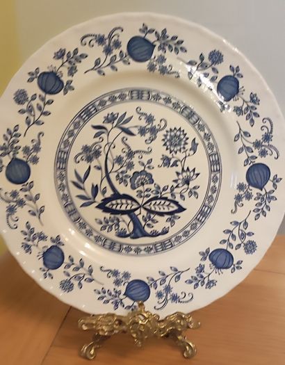 Vintage Wedgwood Blue Heritage Blue Onion Design Dinner Plate