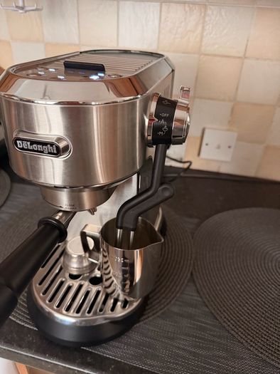 DeLonghi Dedica Maestro EC950M coffee machine