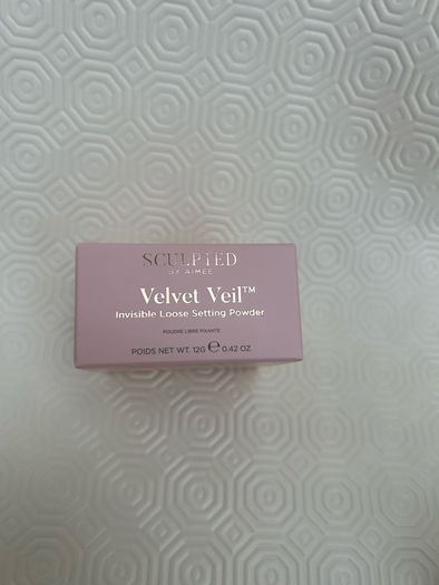 Sculpted by Aimee Velvet Veil Invisible Loose Setting Powder.