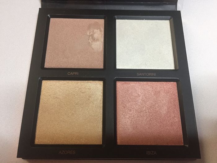 Huda Beauty 3D Highlighter palette