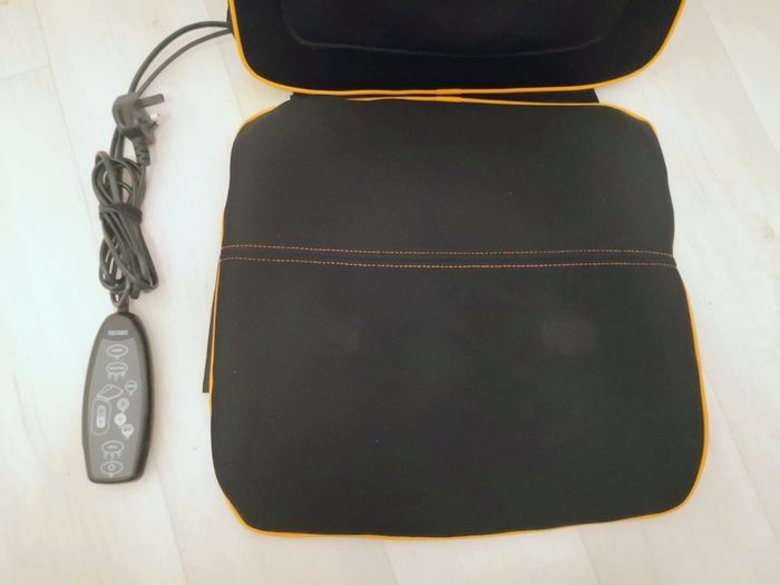 Massage Chair. SHIATSU Massage Mat Sanitas, LIKE NEW, Massager, Massage chair with heat.
