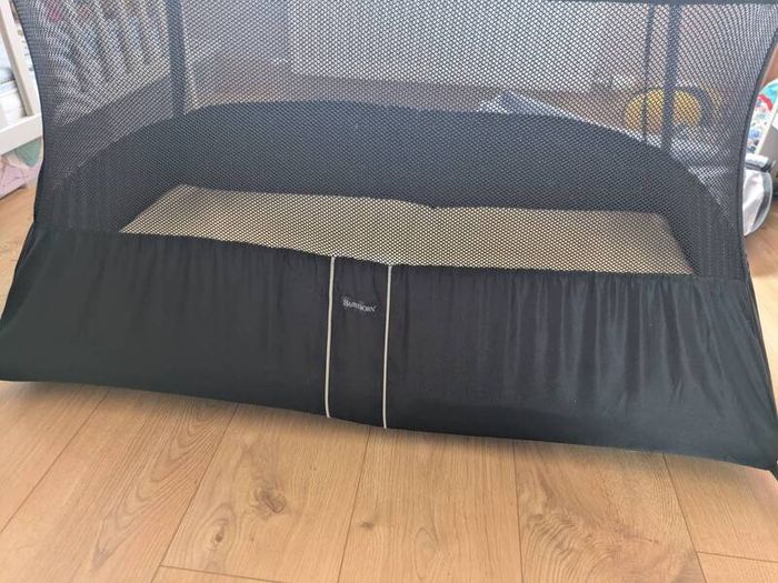 babybjorn travel cot excellent