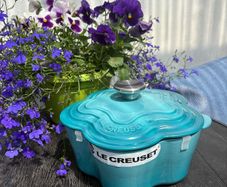 Le creuset Fafa 2L pot in Teal/ Carribean