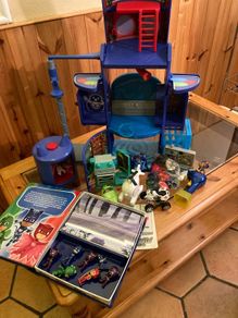 PJMasks Mission Control HQ plus Busy book/Figured& PJMasks smallHQ