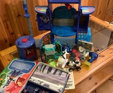 PJMasks Mission Control HQ plus Busy book/Figured& PJMasks smallHQ