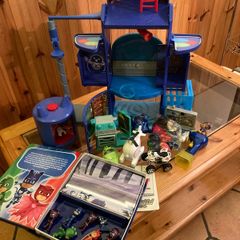 PJMasks Mission Control HQ plus Busy book/Figured& PJMasks smallHQ