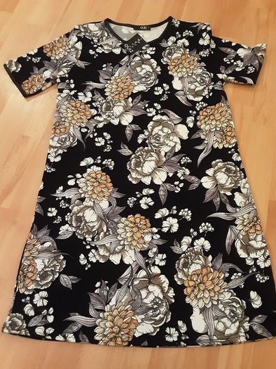 Dress .. Skater Crep Dress/Colour: Blk and Wht .. Size: UK 14 ..EUR 40 .. Price Drop