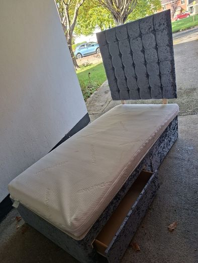 Crush velvet single Divan bed with 2 x drawers and headboard