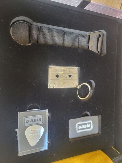 Oasis Live VIP collector's box