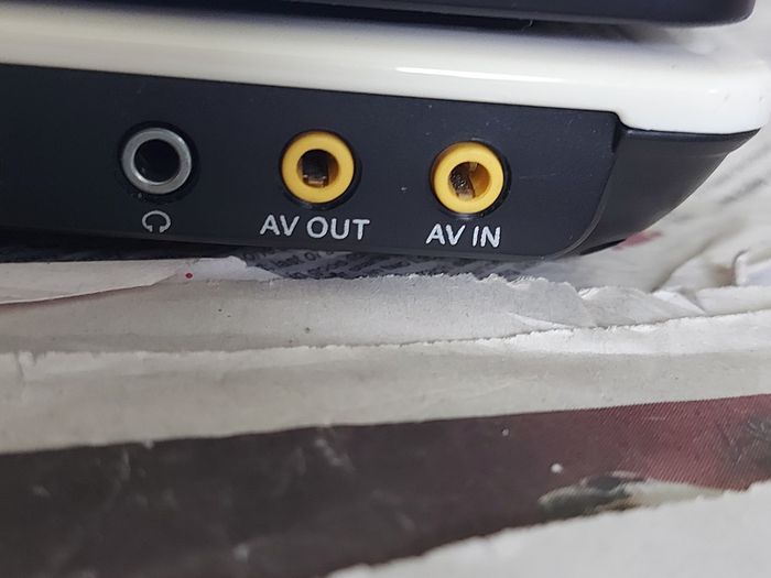 5 Portable DVD Players, all working, but no charges for them, all in very good condition
