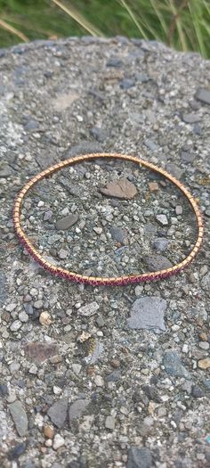 Vintage jewelry is sold individually for 5 to 10 euros