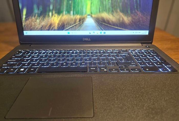 Dell Latitude 3500 Core i5-8265U | 16GB RAM | 256GB SSD | 15.6" Full HD Screen Windows 11 Pro, Backlit Keyboard