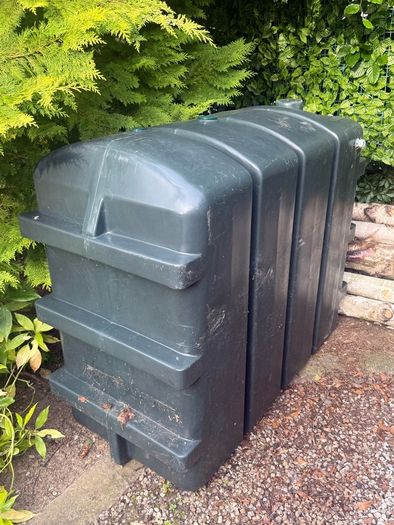 Oil tank