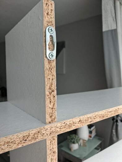 Wall shelving unit