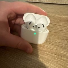 AirPod 4s