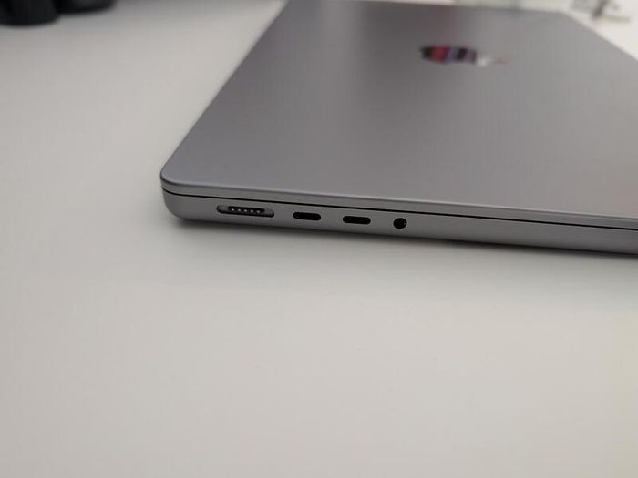 Macbook Pro 14-inch M2 Pro, 32gb Ram, 512gb Ssd