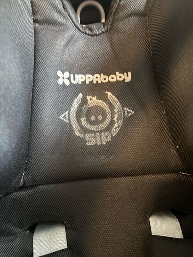 Uppababy Mesa isize Car seat plus base and rain cover