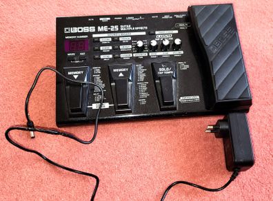 Guitar Effects  Pedal Boss Me-25