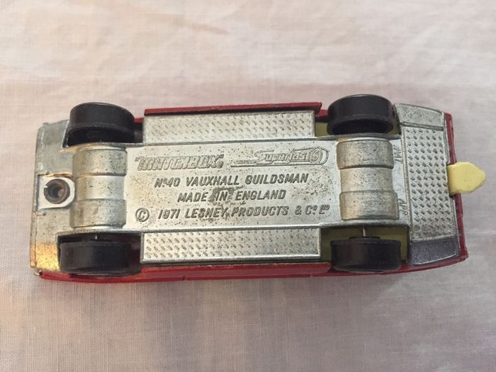 Matchbox No. 40. Vauxhall Guildsman. Rare in red