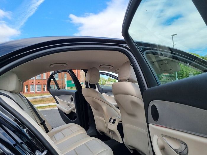 LOW KMs Mercedes E200d Avantgarde | Cream  Le