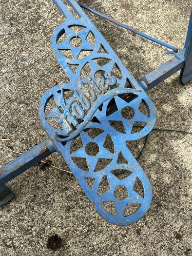 Vintage treadle fret saw. Needs blade