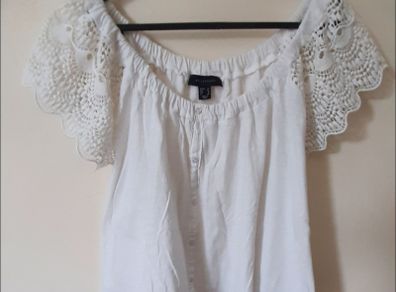 Ladies top with detailed sleeves