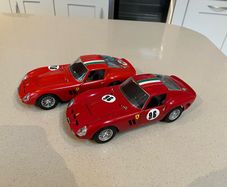 Ferrari 250 GTO x2 1/18 Burago