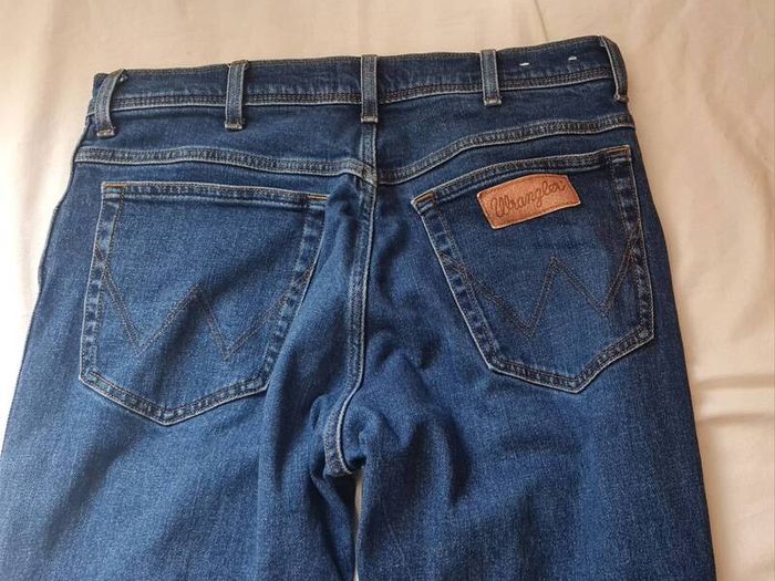 wrangler texas jeans Size 34/32 zip fly in excellent condition